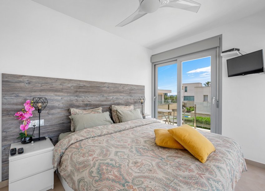 Resale - Villa - Orihuela Costa - Vistabella Golf