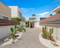 Resale - Villa - Orihuela Costa - Vistabella Golf