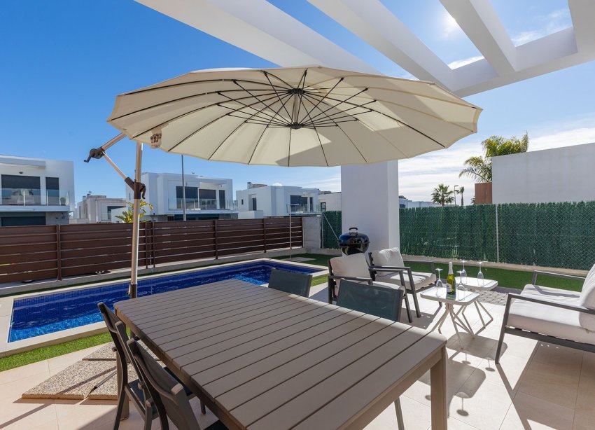 Resale - Villa - Orihuela Costa - Vistabella Golf