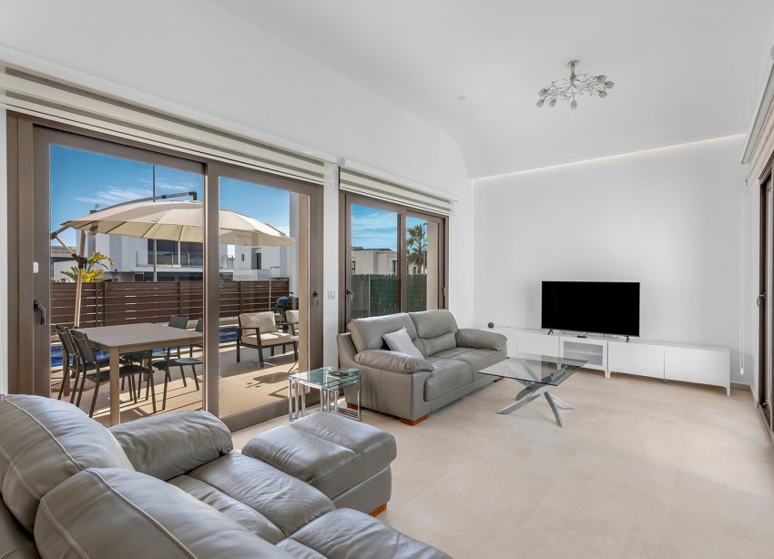 Resale - Villa - Orihuela Costa - Vistabella Golf