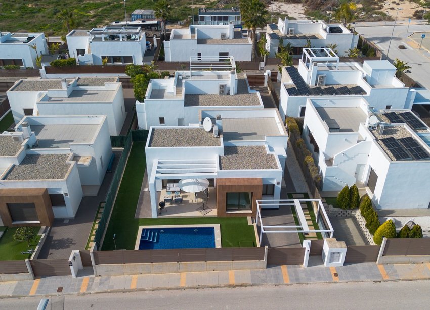 Resale - Villa - Orihuela Costa - Vistabella Golf