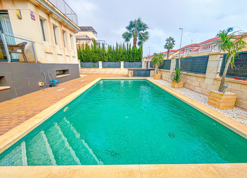 Resale - Villa - Orihuela Costa