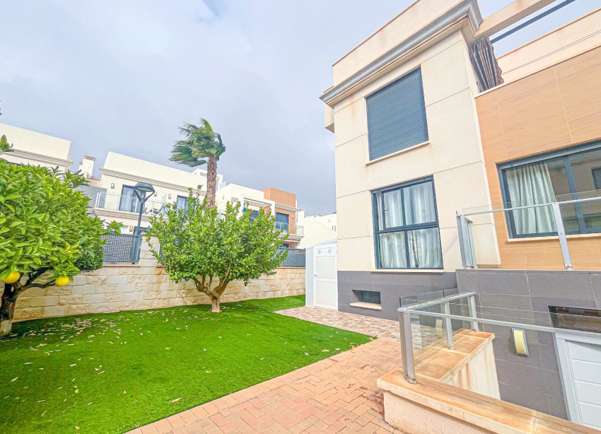 Resale - Villa - Orihuela Costa