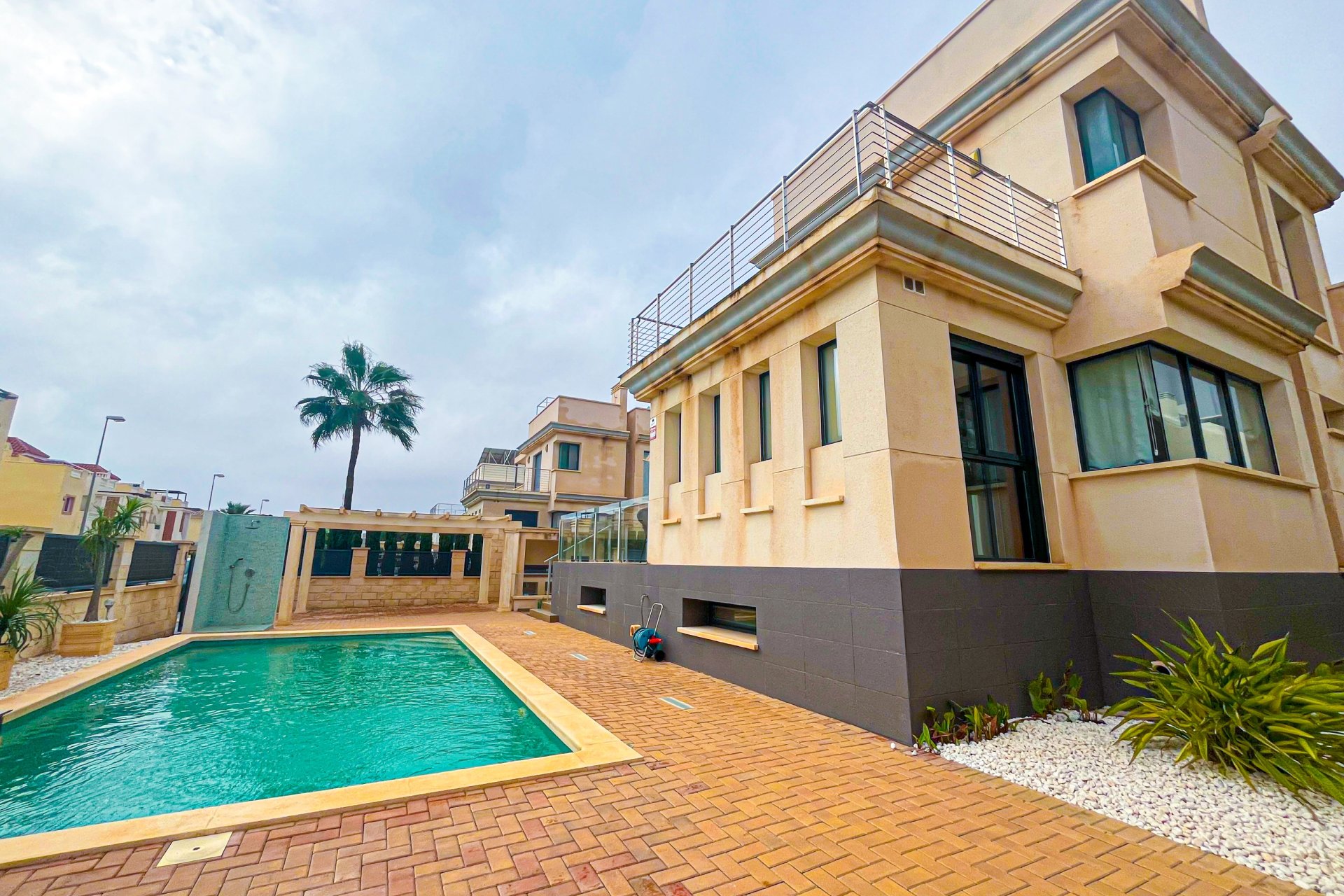 Resale - Villa - Orihuela Costa