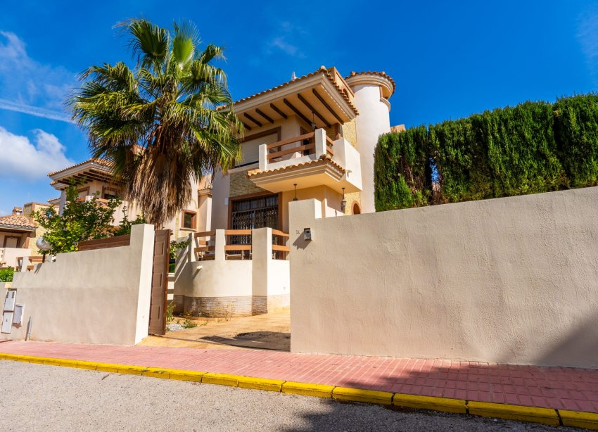 Resale - Villa - Orihuela Costa