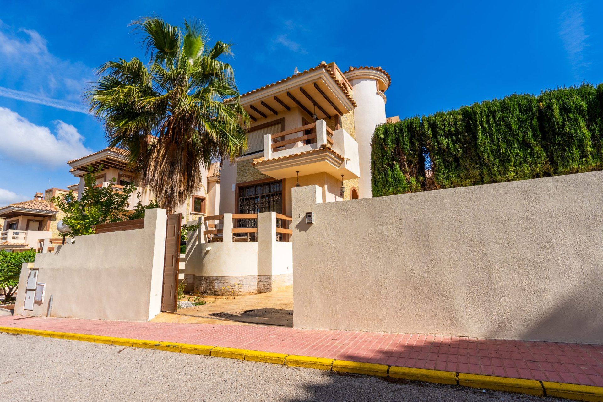 Resale - Villa - Orihuela Costa