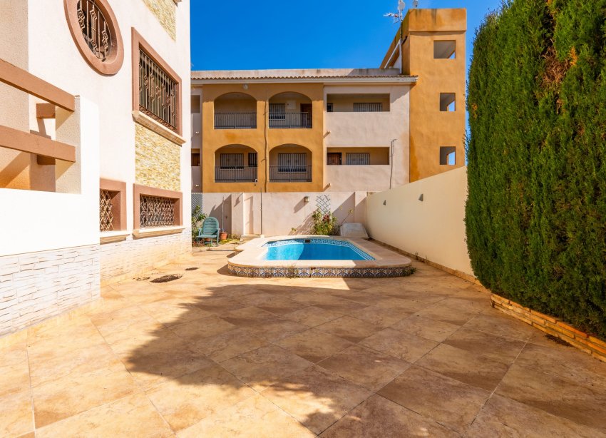 Resale - Villa - Orihuela Costa
