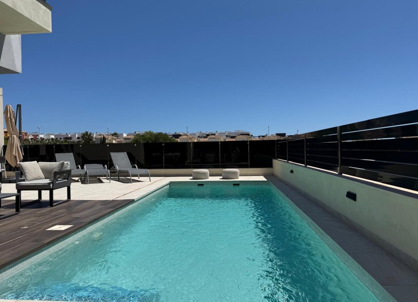 Resale - Villa - Orihuela Costa