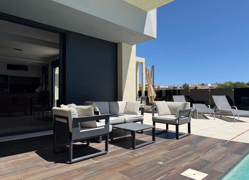 Resale - Villa - Orihuela Costa