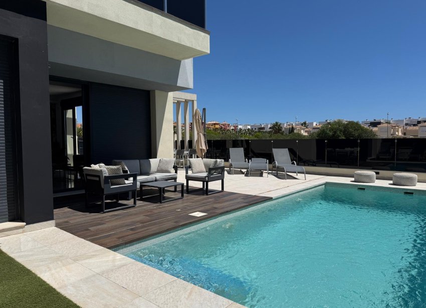 Resale - Villa - Orihuela Costa