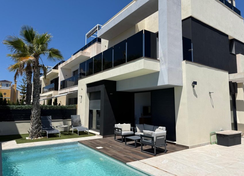 Resale - Villa - Orihuela Costa