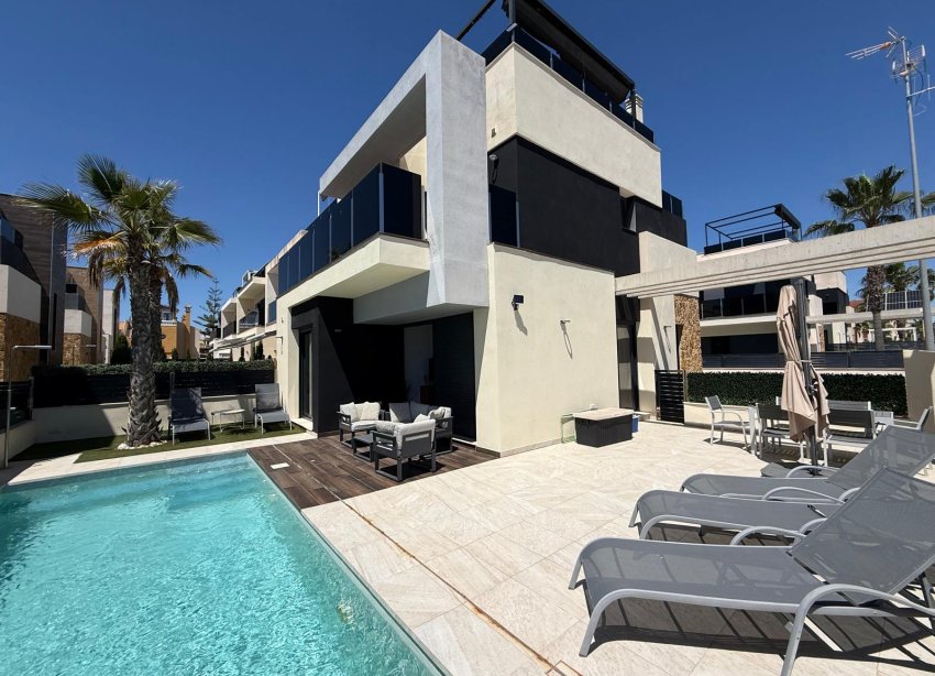 Resale - Villa - Orihuela Costa