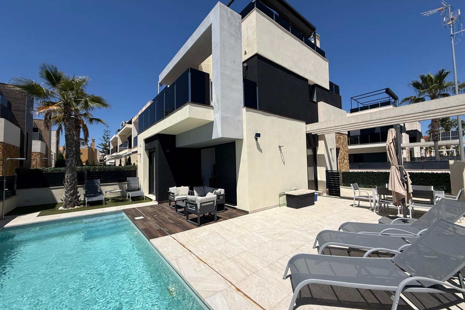 Resale - Villa - Orihuela Costa