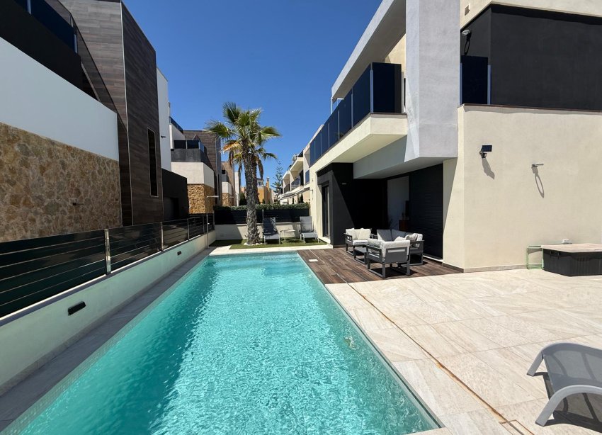 Resale - Villa - Orihuela Costa