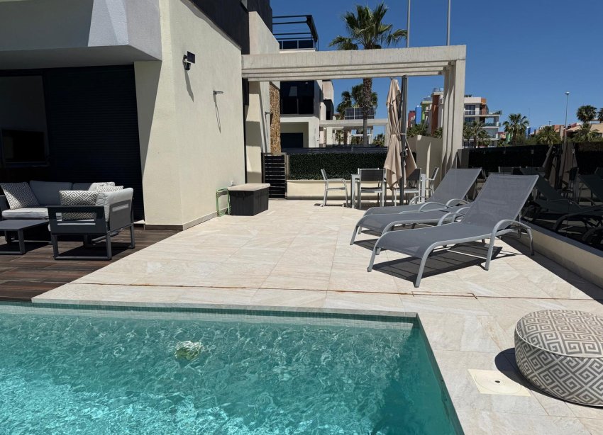 Resale - Villa - Orihuela Costa