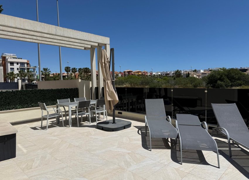 Resale - Villa - Orihuela Costa