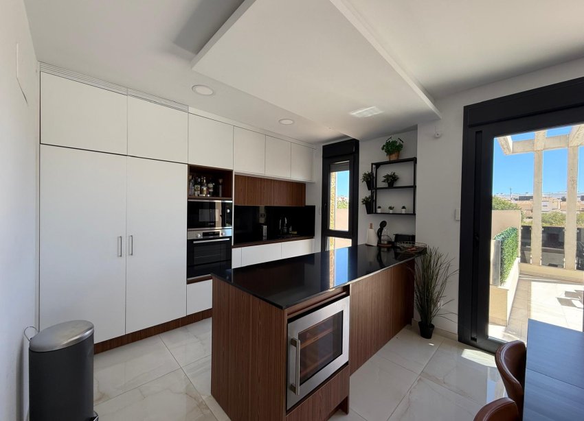 Resale - Villa - Orihuela Costa