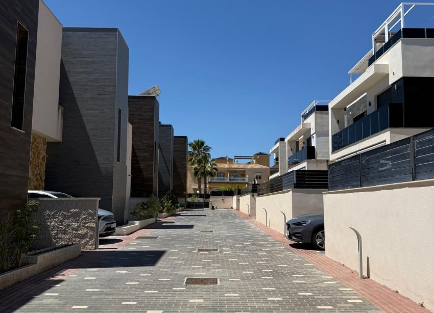 Resale - Villa - Orihuela Costa