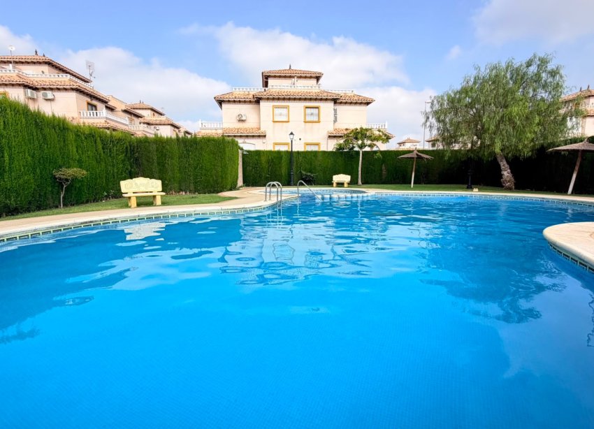 Resale - Villa - Orihuela Costa
