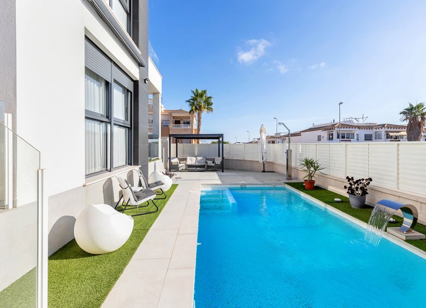 Resale - Villa - Orihuela Costa