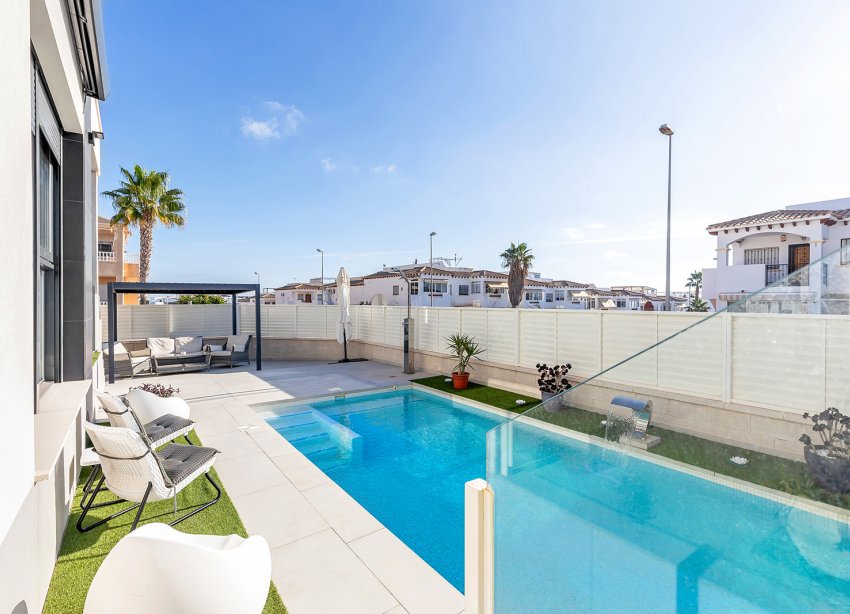 Resale - Villa - Orihuela Costa