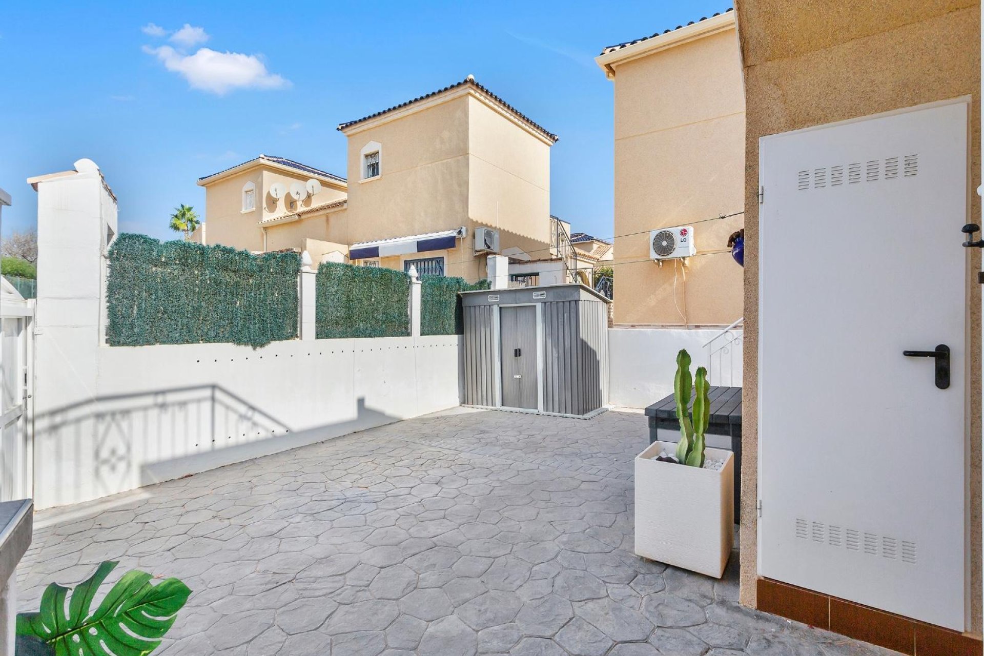 Resale - Villa - Orihuela - Urbanización Perla del Mar