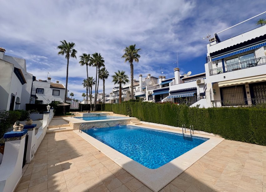 Resale - Villa - Orihuela - Villamartin
