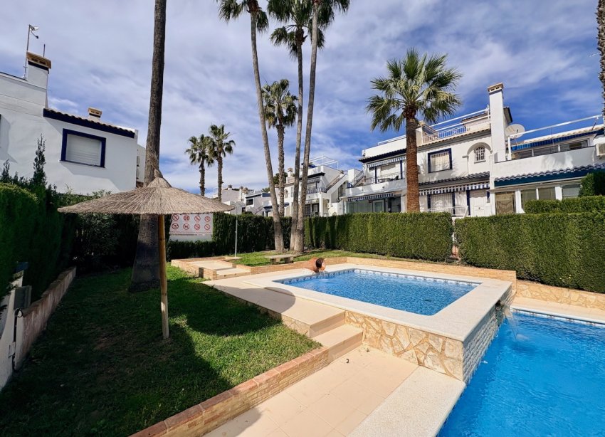 Resale - Villa - Orihuela - Villamartin