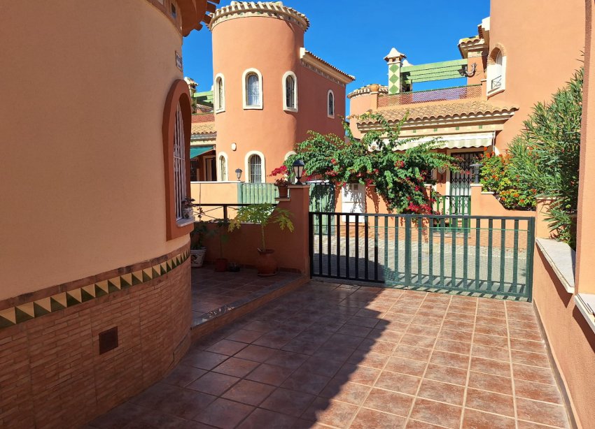 Resale - Villa - Playa Flamenca - Villas San Luis