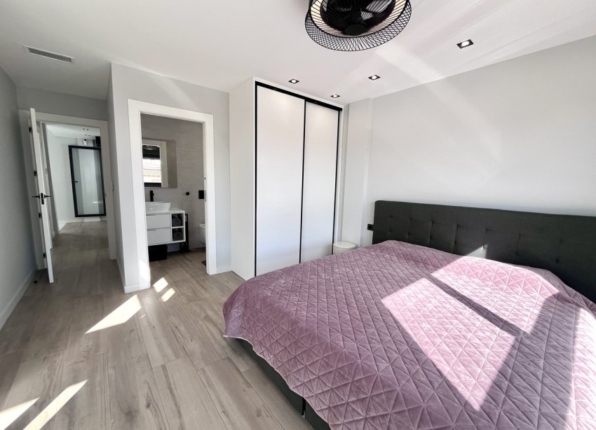 Resale - Villa - Punta Prima