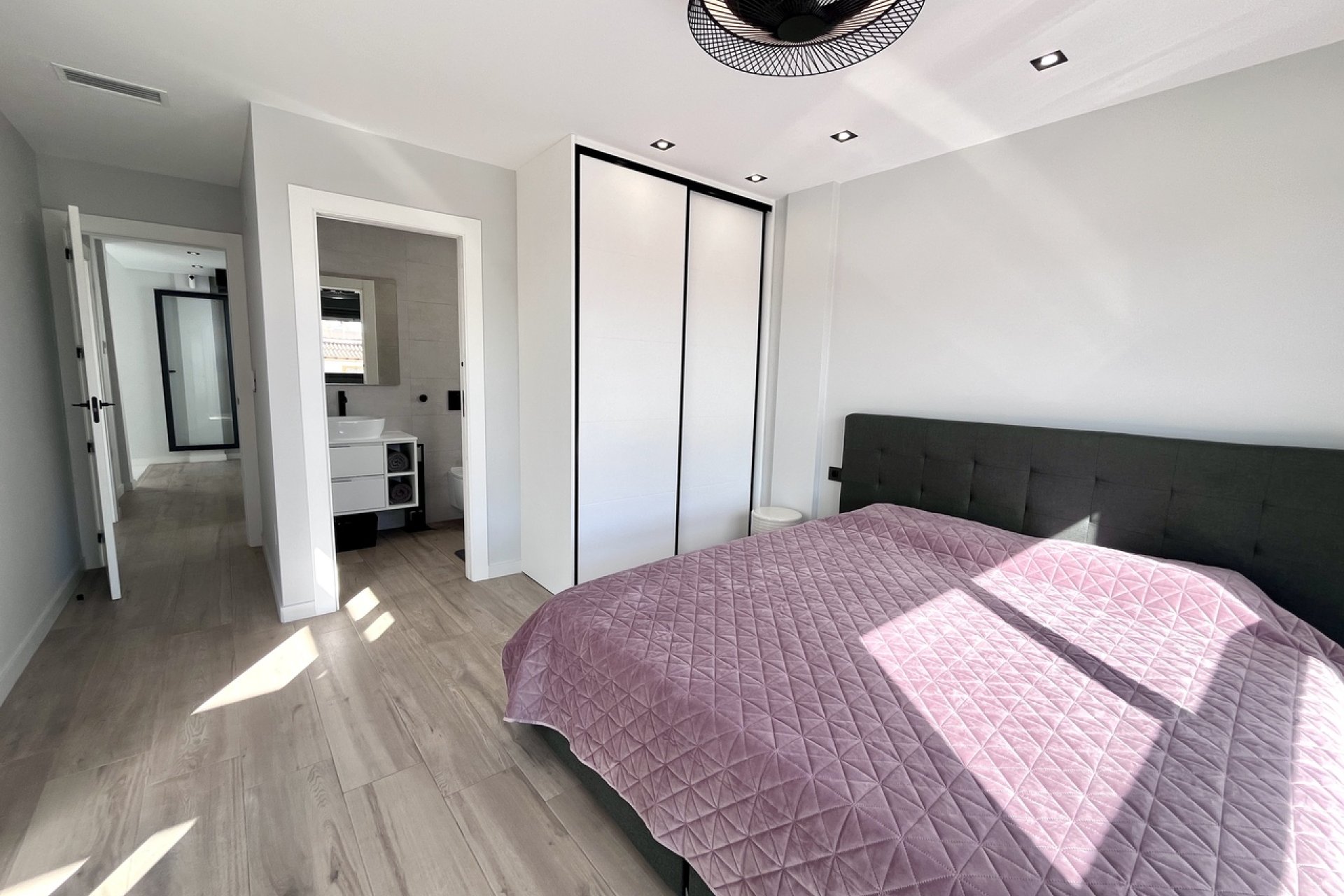 Resale - Villa - Punta Prima