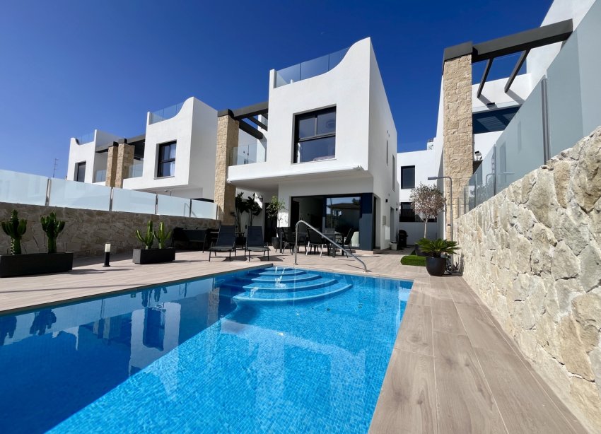 Resale - Villa - Punta Prima