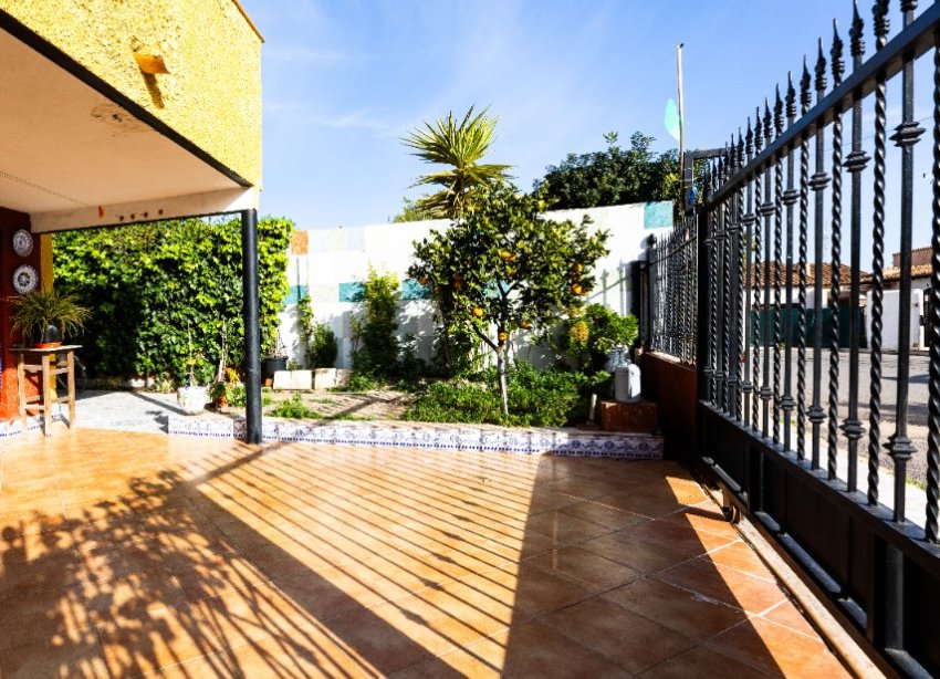 Resale - Villa - Punta Prima