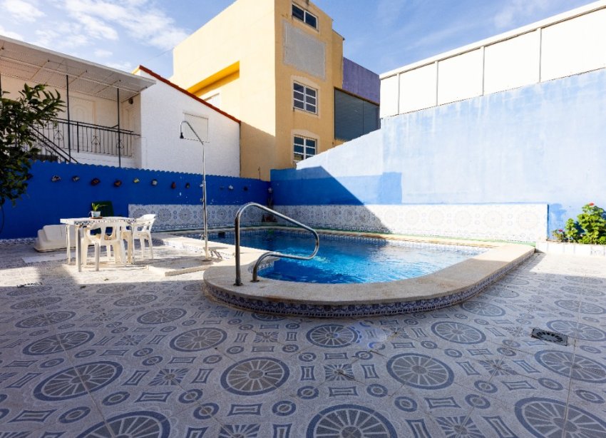 Resale - Villa - Punta Prima