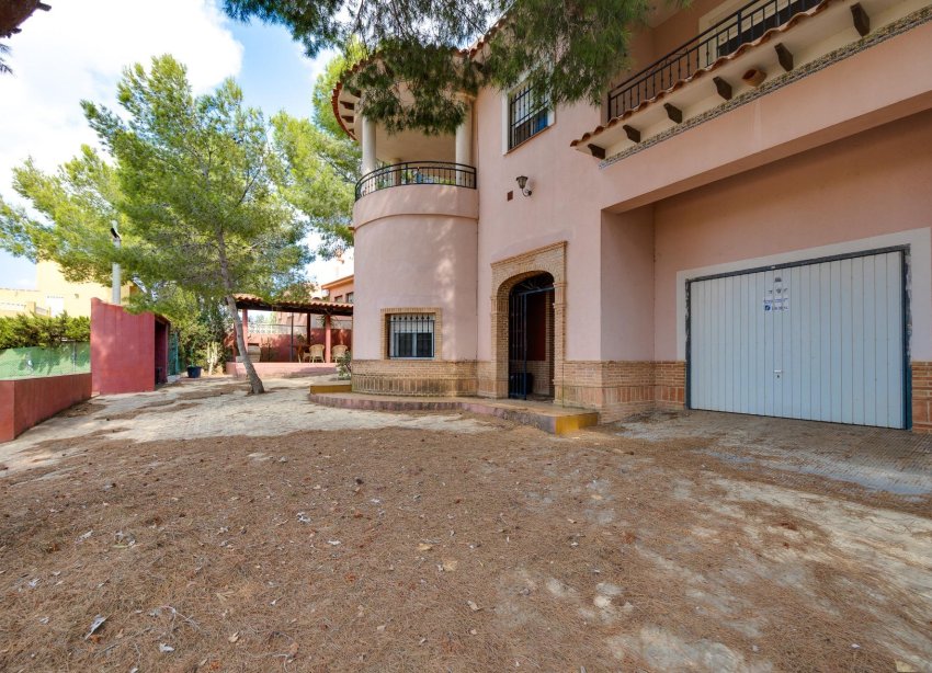Resale - Villa - San Miguel de Salinas - Ciudad de las comunicaciones