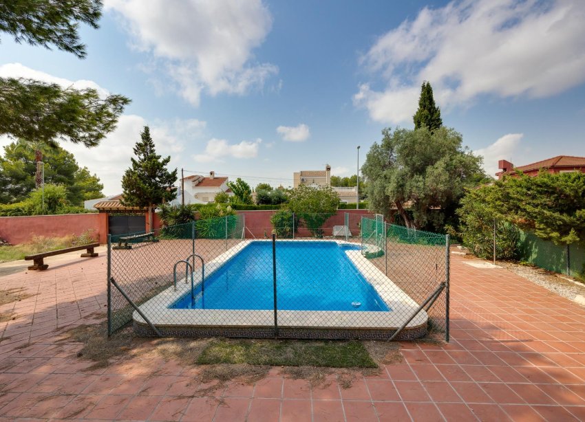 Resale - Villa - San Miguel de Salinas - Ciudad de las comunicaciones