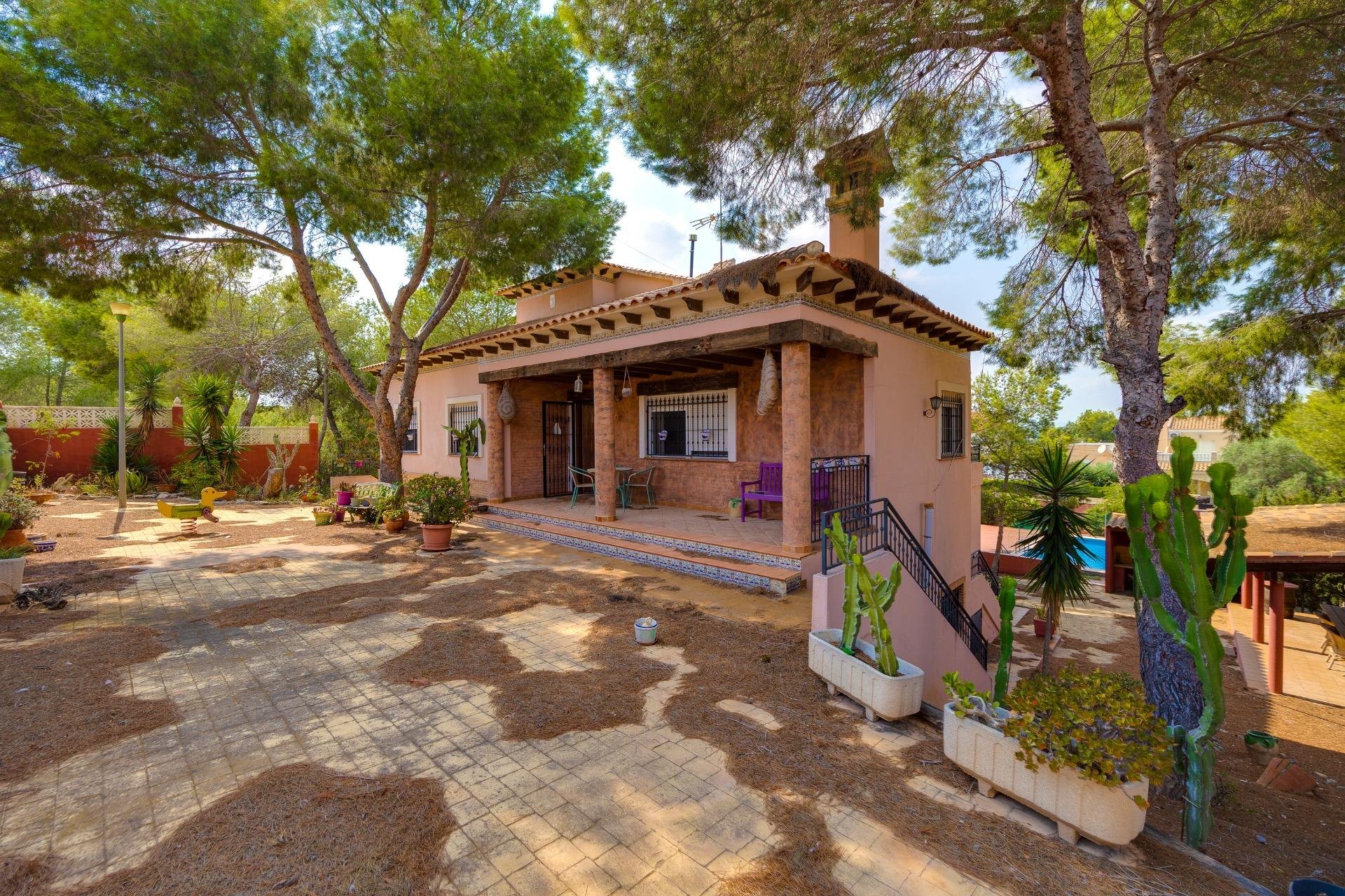 Resale - Villa - San Miguel de Salinas - Ciudad de las comunicaciones