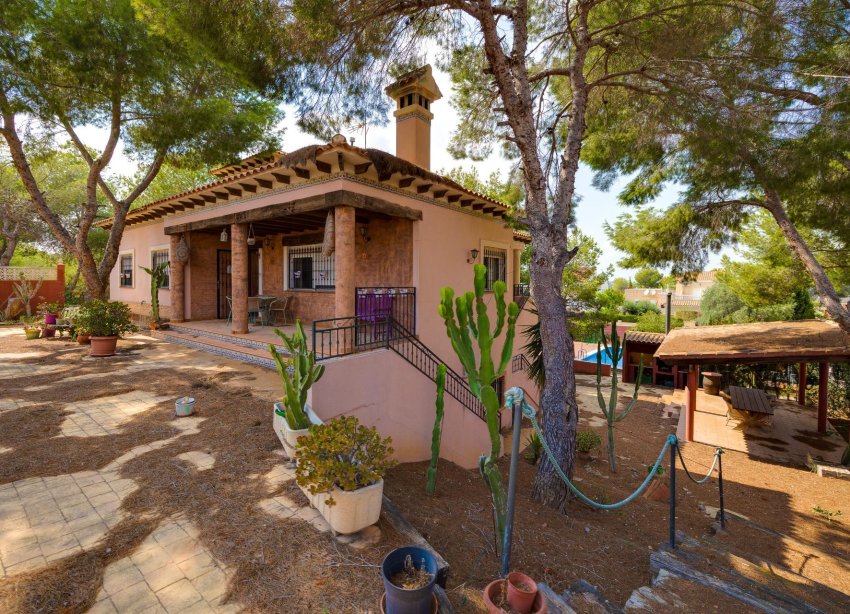 Resale - Villa - San Miguel de Salinas - Ciudad de las comunicaciones