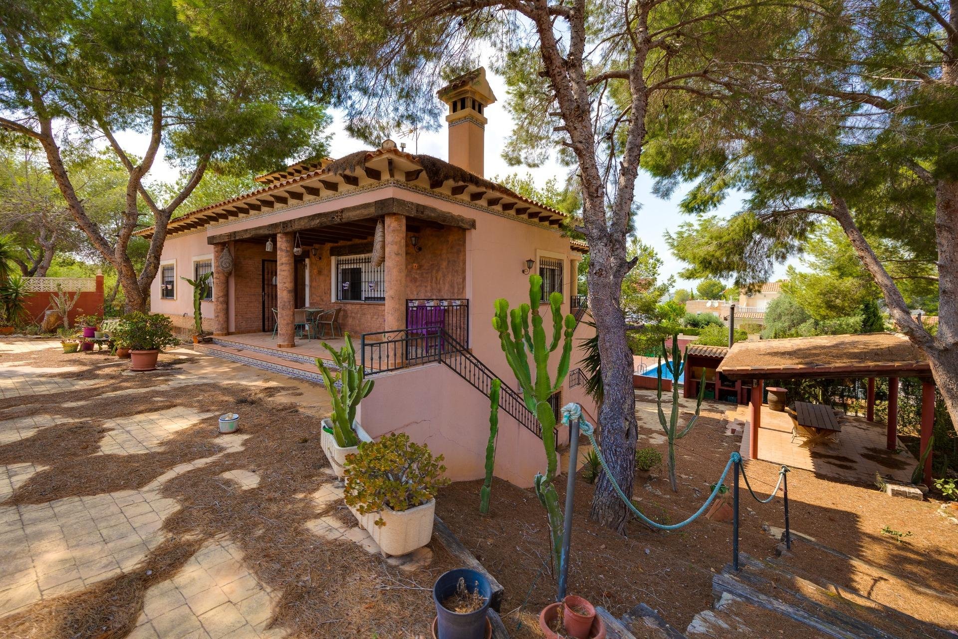 Resale - Villa - San Miguel de Salinas - Ciudad de las comunicaciones