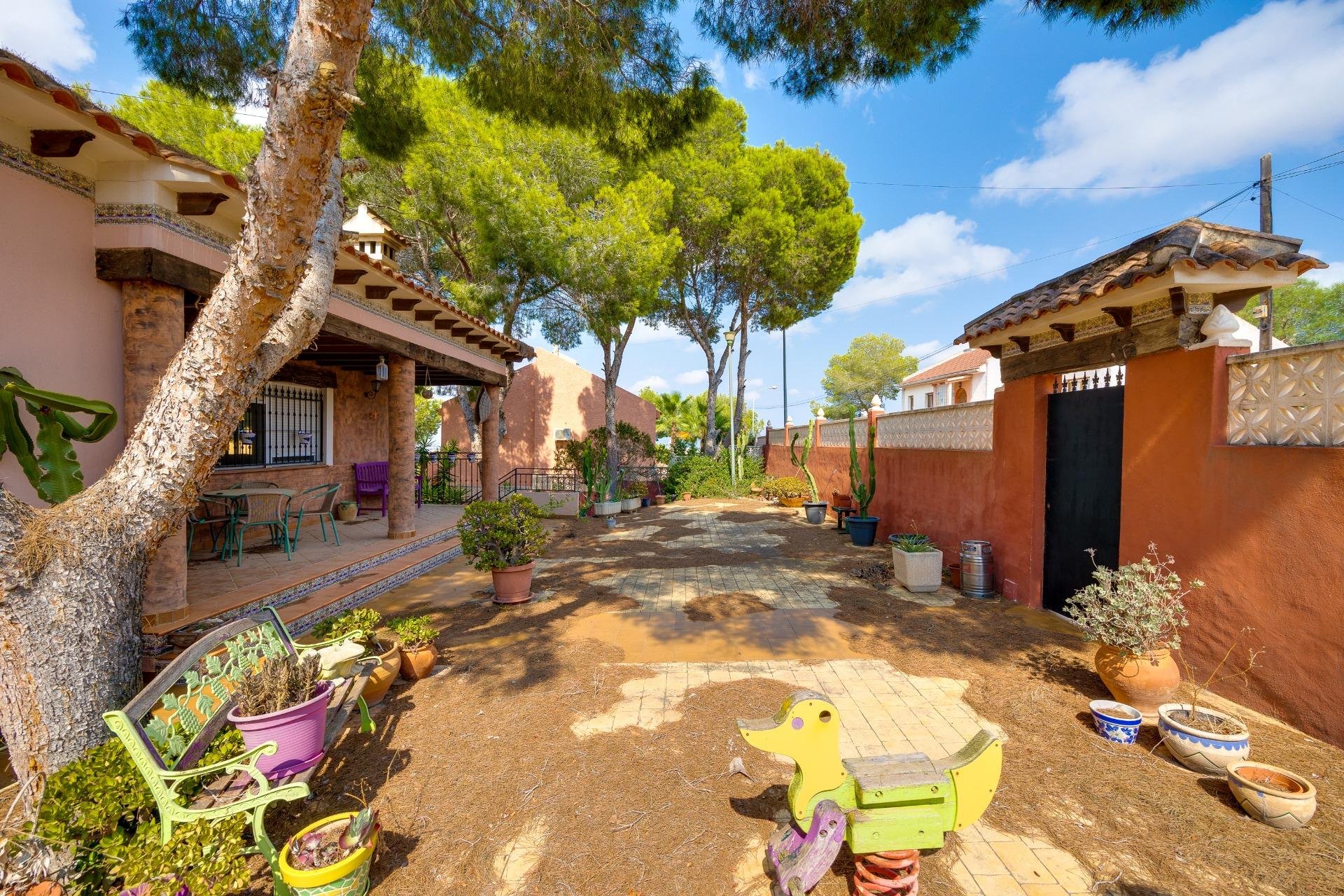 Resale - Villa - San Miguel de Salinas - Ciudad de las comunicaciones