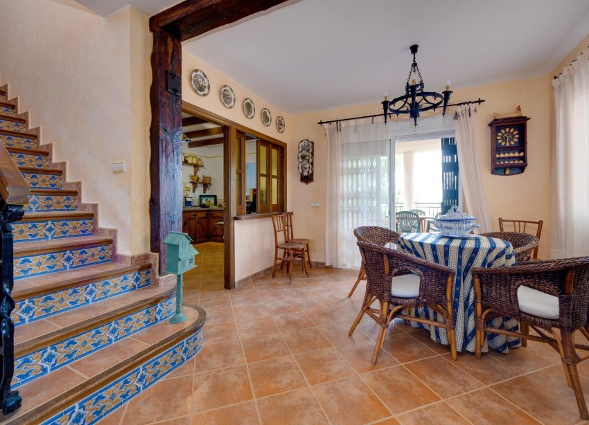 Resale - Villa - San Miguel de Salinas - Ciudad de las comunicaciones