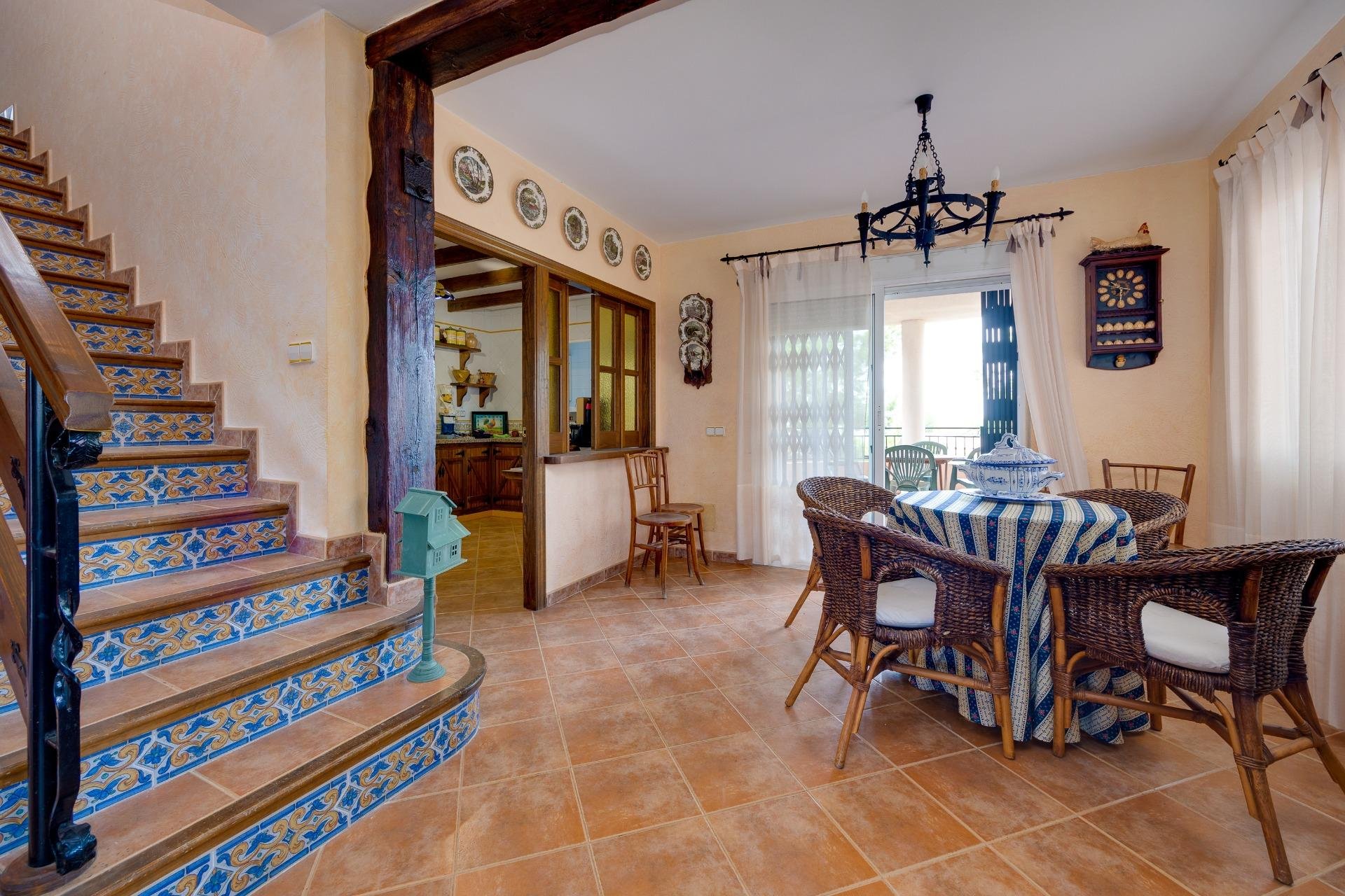 Resale - Villa - San Miguel de Salinas - Ciudad de las comunicaciones