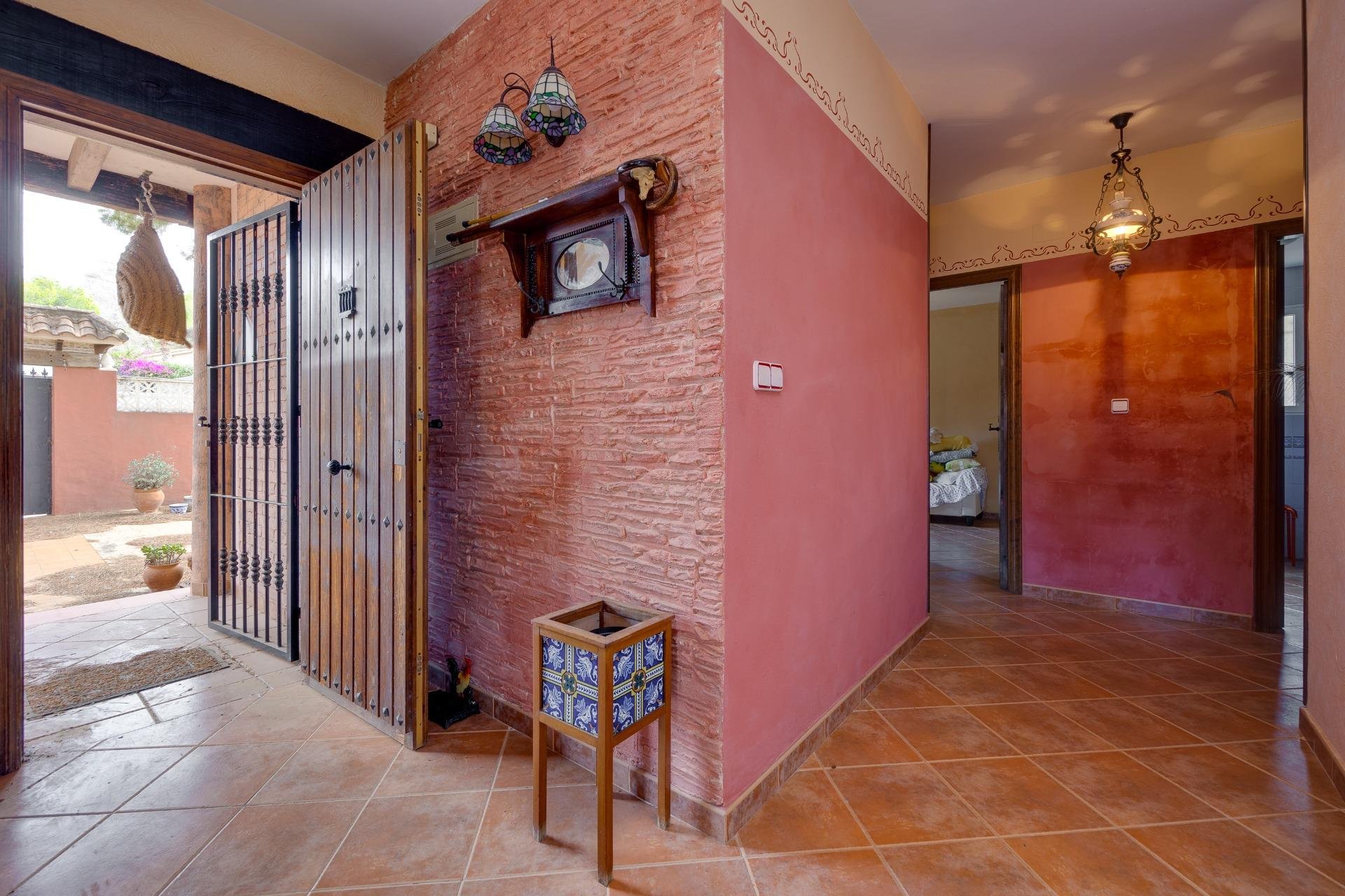 Resale - Villa - San Miguel de Salinas - Ciudad de las comunicaciones