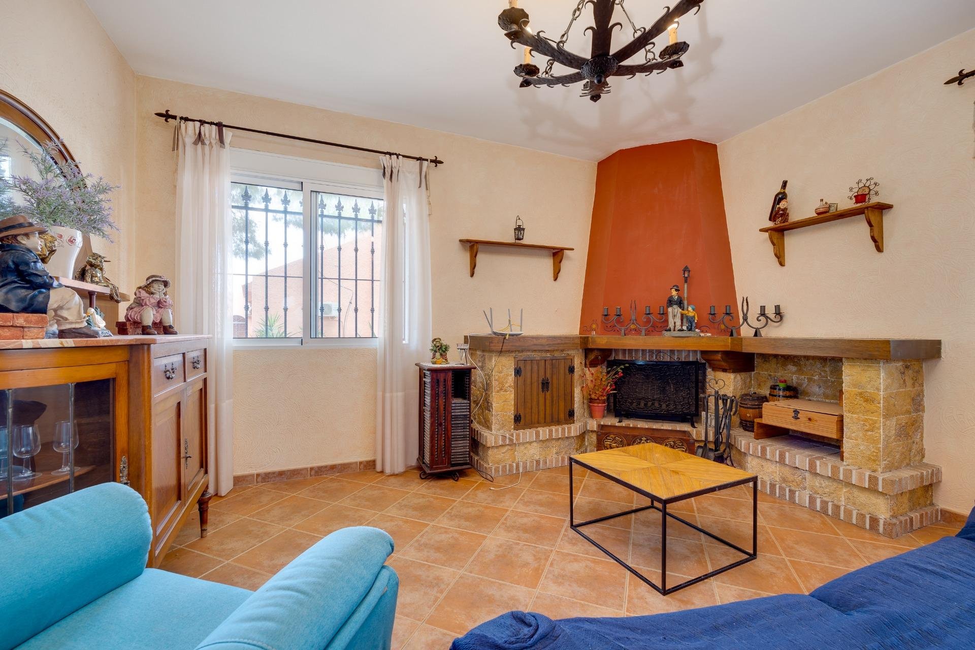 Resale - Villa - San Miguel de Salinas - Ciudad de las comunicaciones