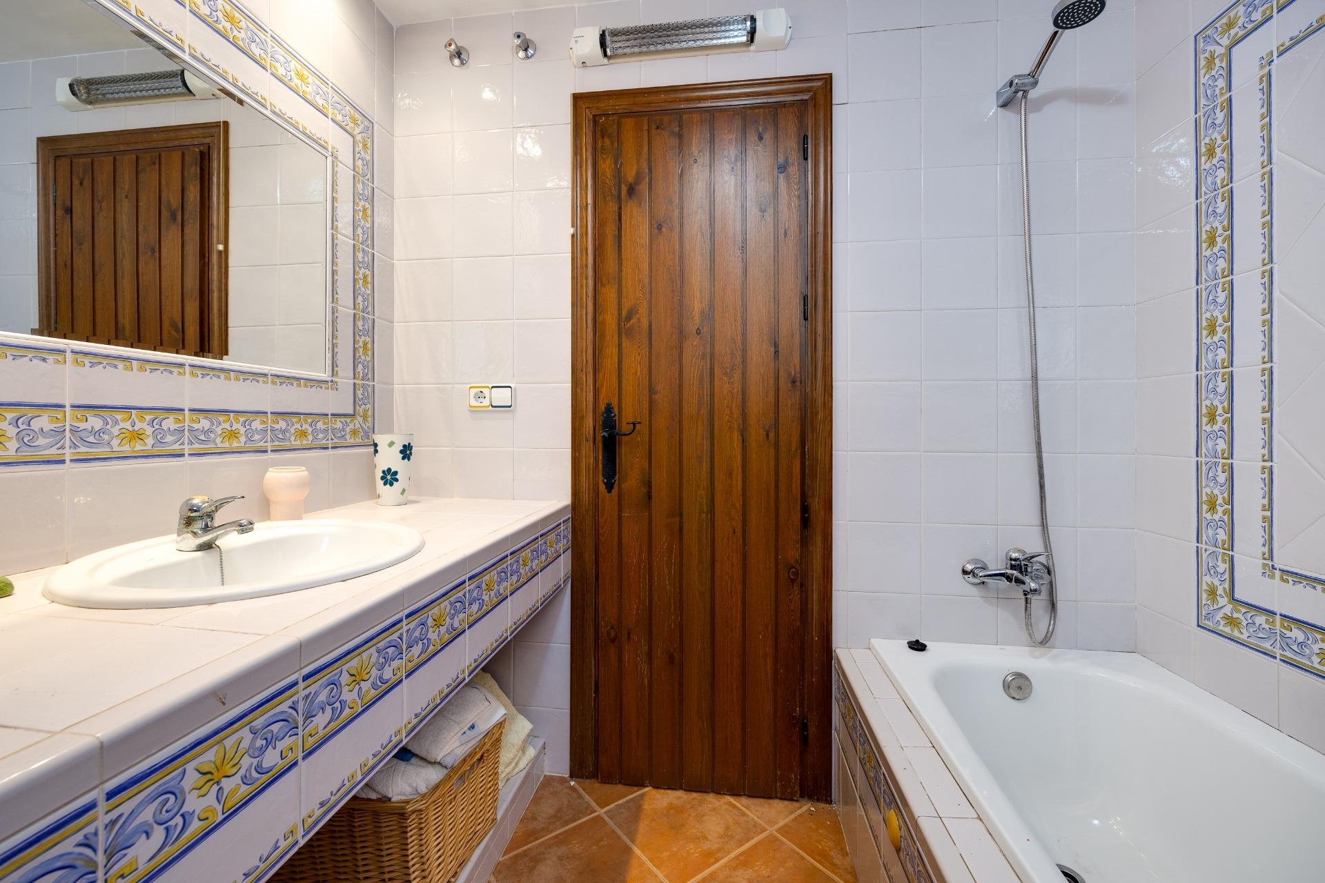 Resale - Villa - San Miguel de Salinas - Ciudad de las comunicaciones
