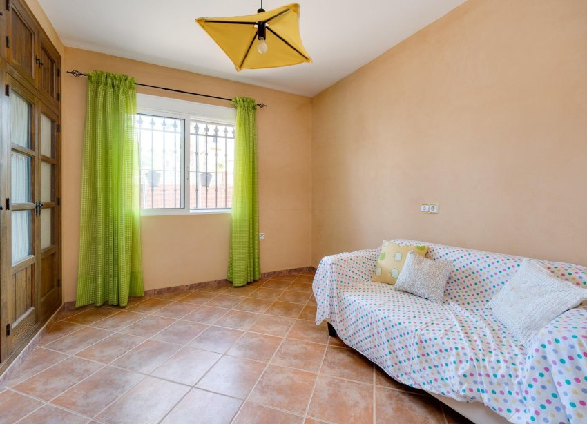 Resale - Villa - San Miguel de Salinas - Ciudad de las comunicaciones