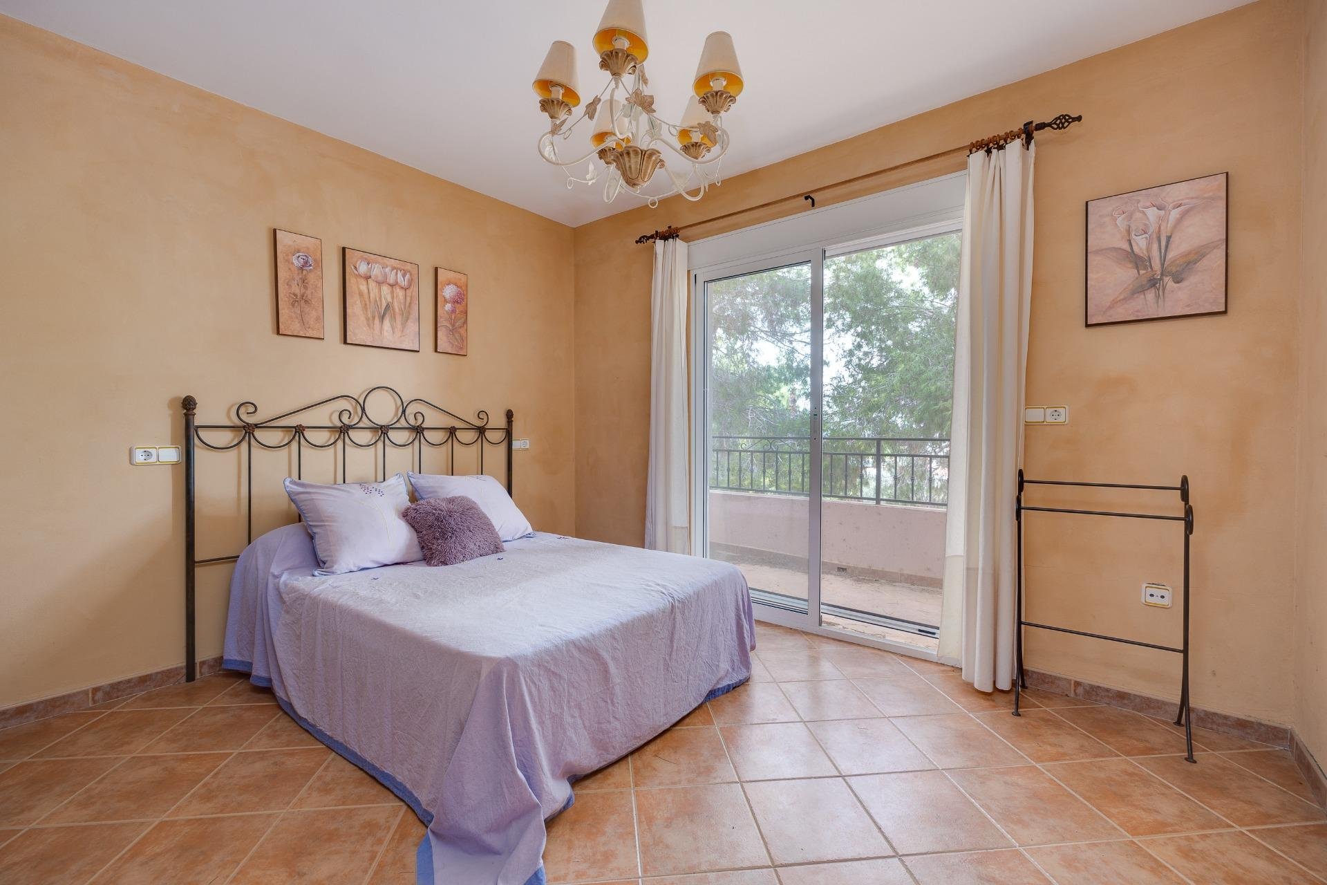 Resale - Villa - San Miguel de Salinas - Ciudad de las comunicaciones
