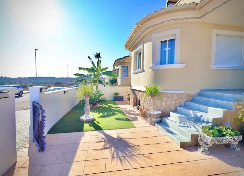 Resale - Villa - San Miguel de Salinas - Residencial los flamencos