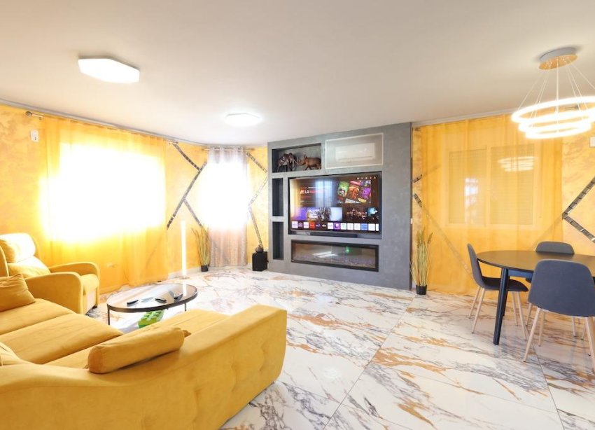 Resale - Villa - San Miguel de Salinas - Residencial los flamencos