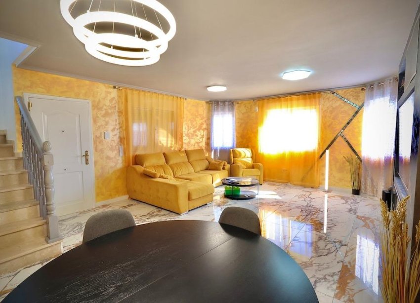 Resale - Villa - San Miguel de Salinas - Residencial los flamencos